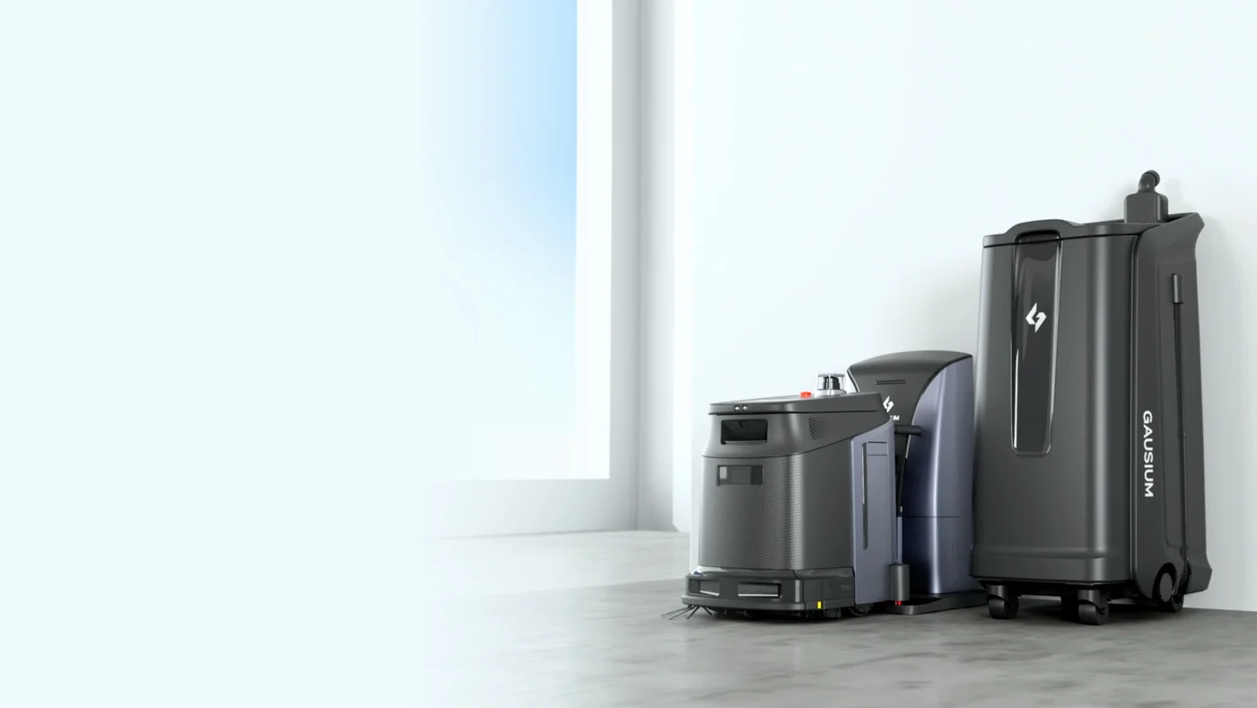 Gausium Phantas with its optional water-service workstation