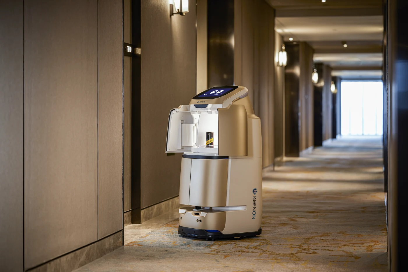 KEENON Robotics BUTLERBOT W3 — hotel room delivery