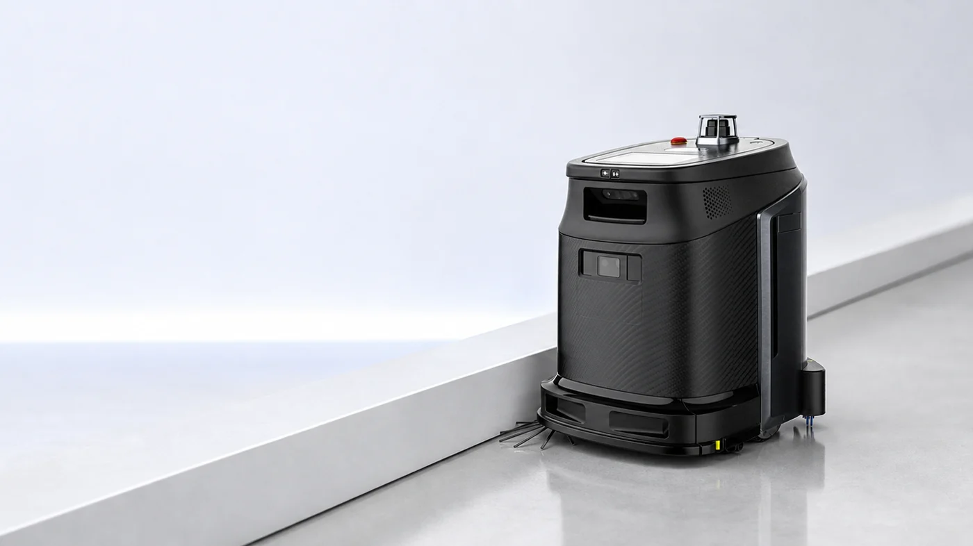 Gausium Phantas cleaning close to a wall