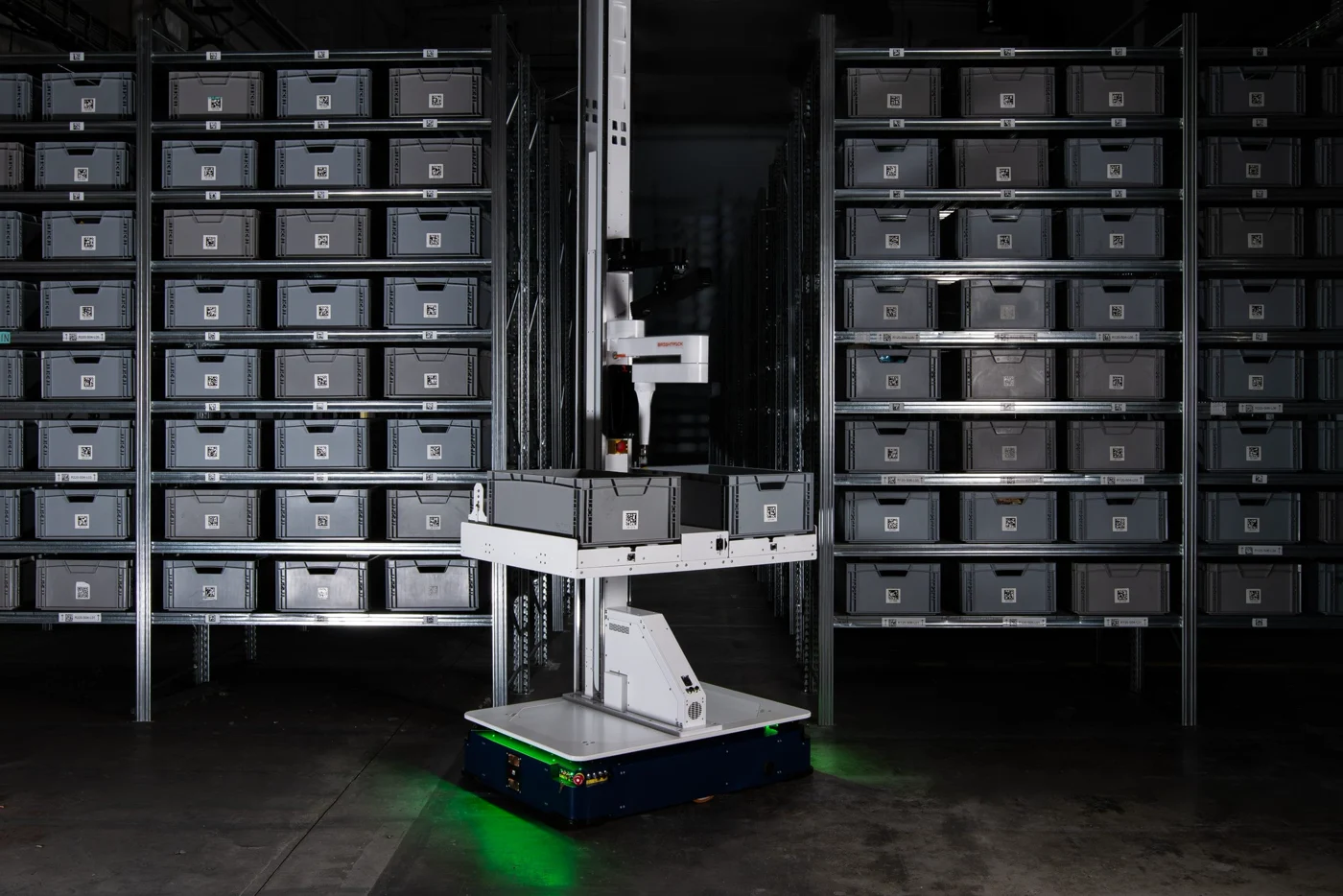Mobile picking robot operating against dense tote storage
